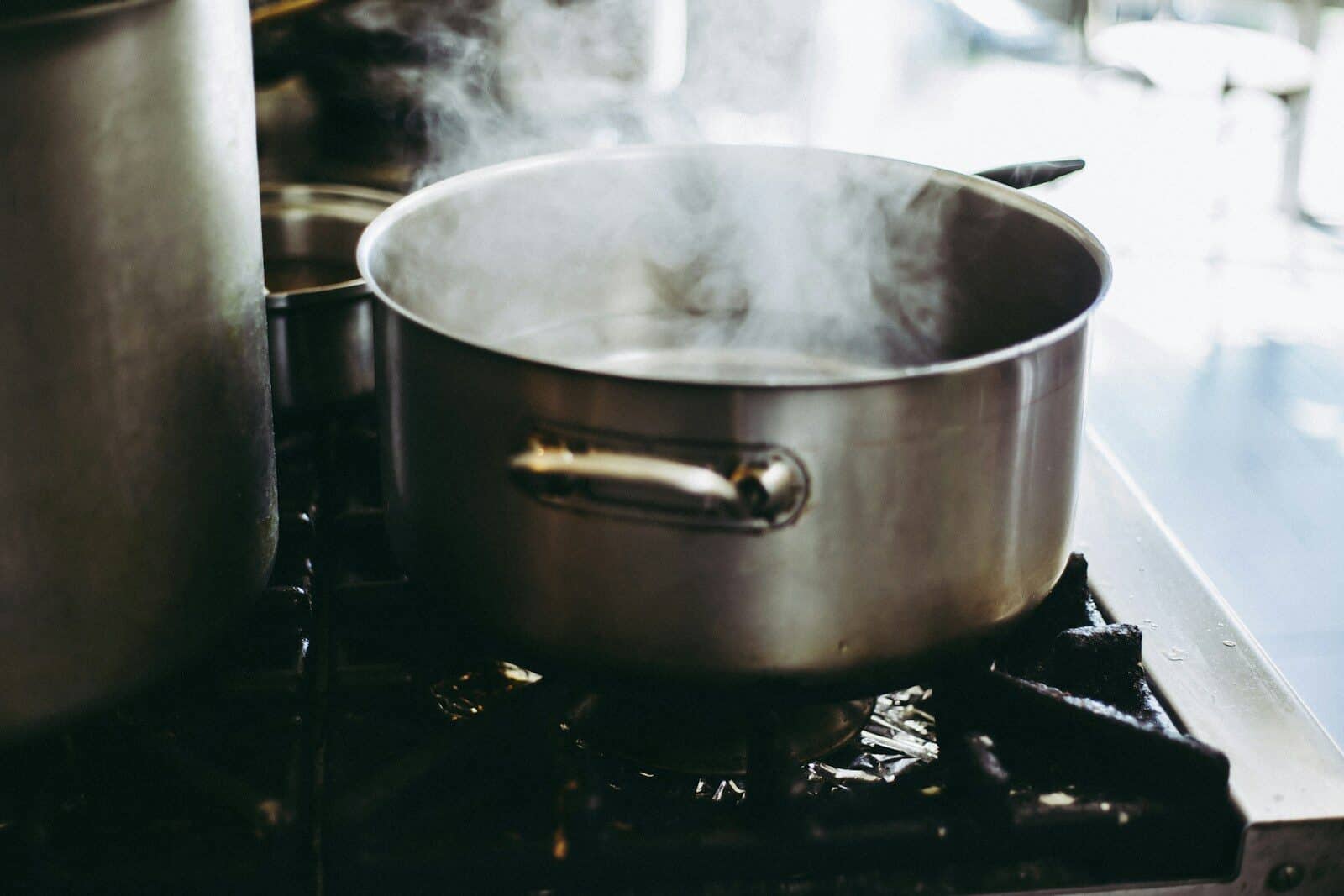 Cómo elegir cacerolas según el material, el tamaño y el tipo de cocina